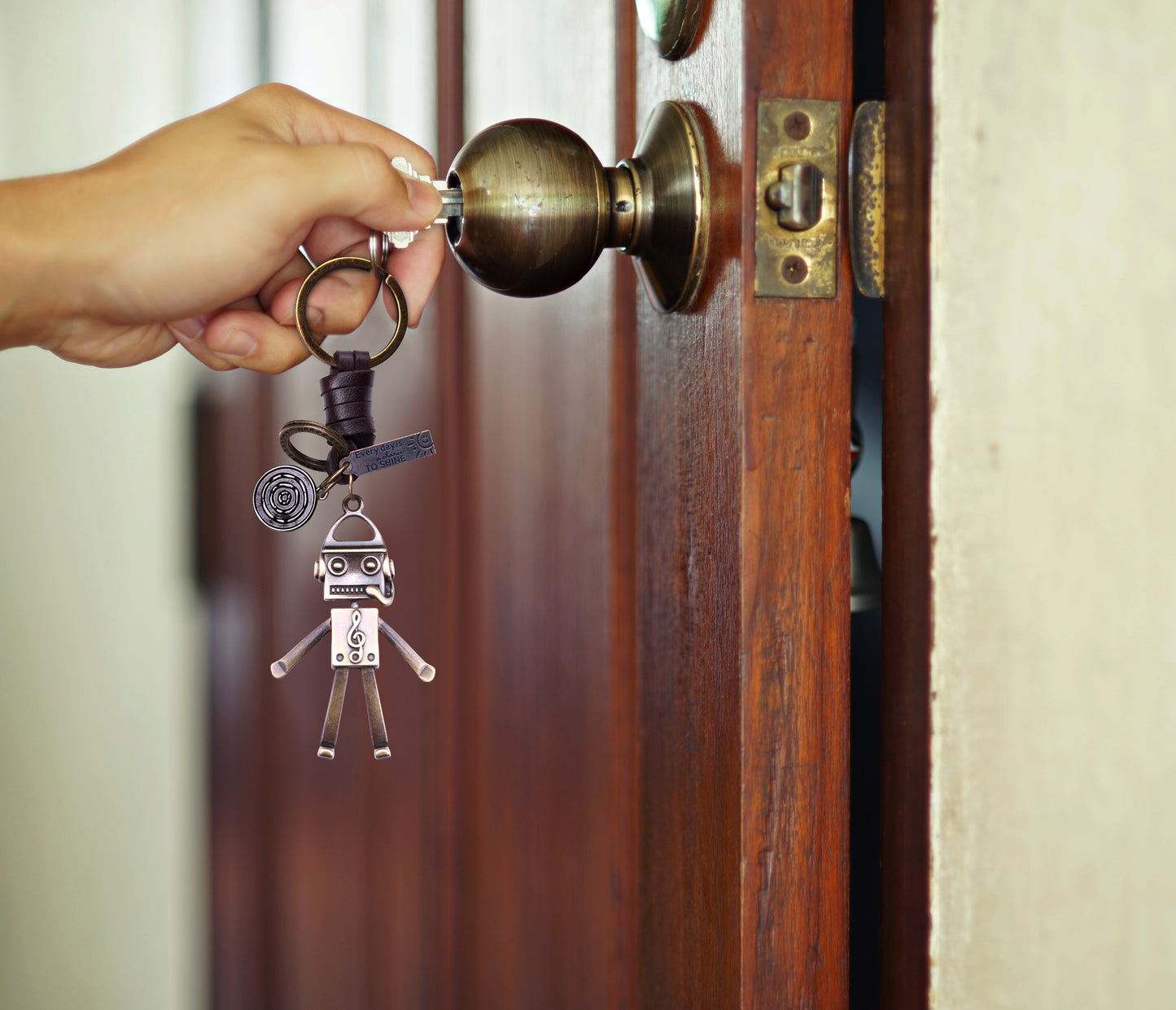 Singer Robot Keychain Gif– Handmade Vintage Leather – 3D Funny Keyring Charm