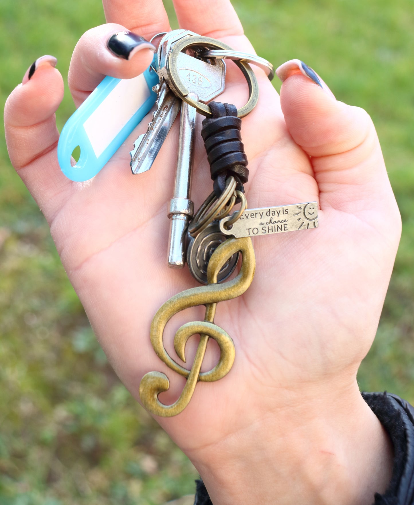 Treble Clef Keychain Charm – Handmade Vintage Leather – Music Note Gift Keyring