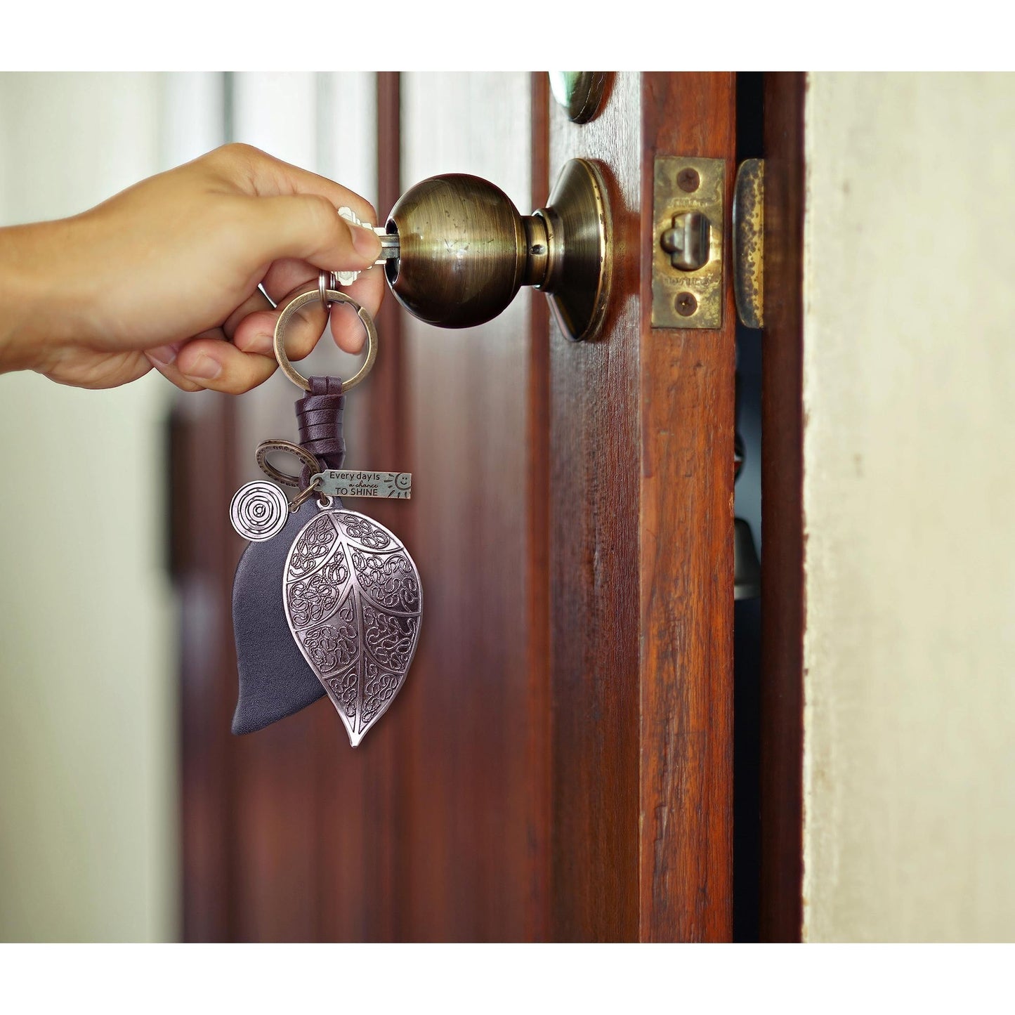 Leaf Keychain Charm – Handmade Vintage Leather – Botanical Gift Keyring-AuPra