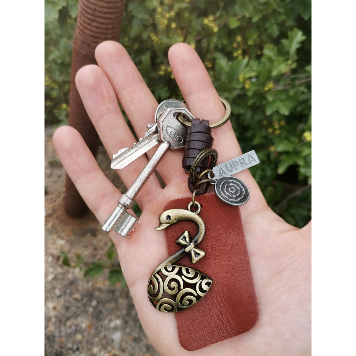 AuPra Swan Keyring – Elegant Bird Charm Gift