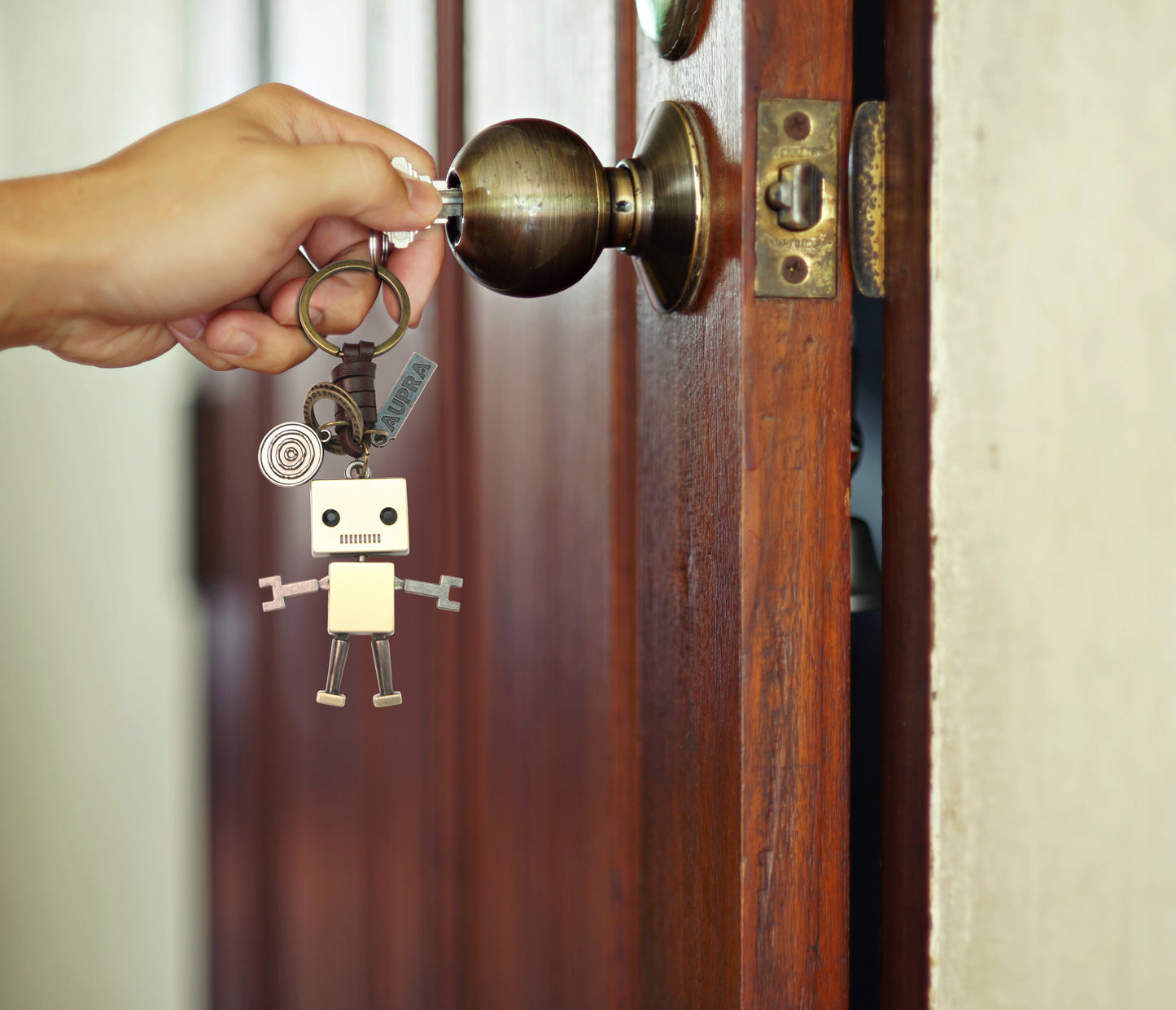 3D Robot Keychain Charm – Handmade Vintage Leather – Funny Gift Keyring