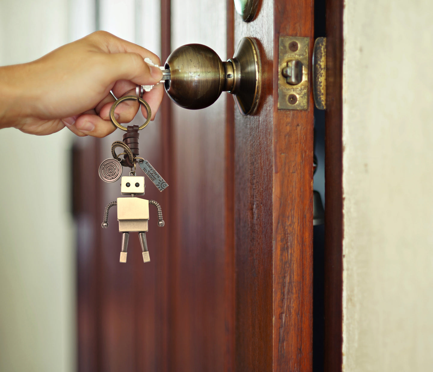3D Robot Keychain Charm – Handmade Vintage Leather – Funny Gift Keyring
