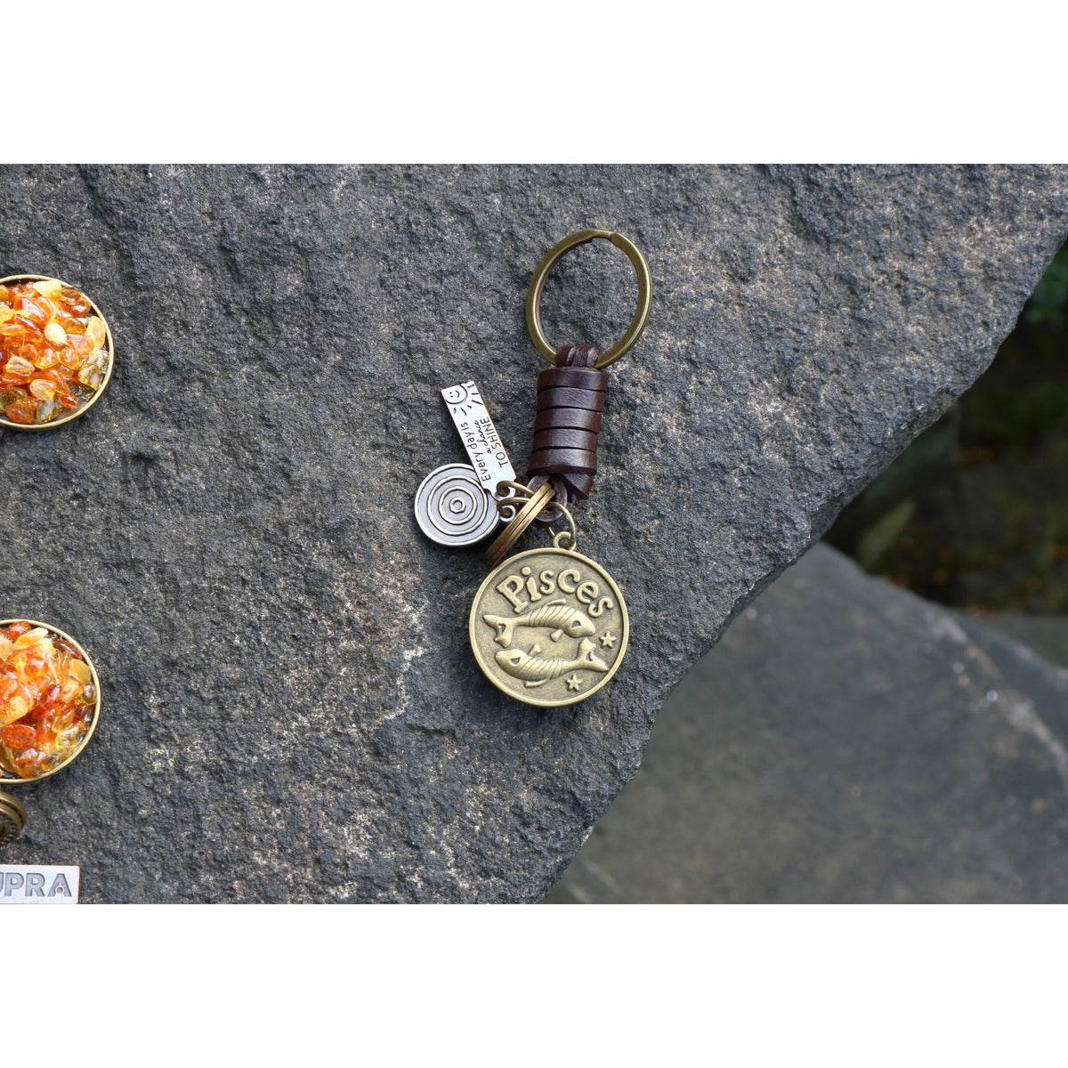AuPra Pisces Keyring – Amber Star Sign Gift