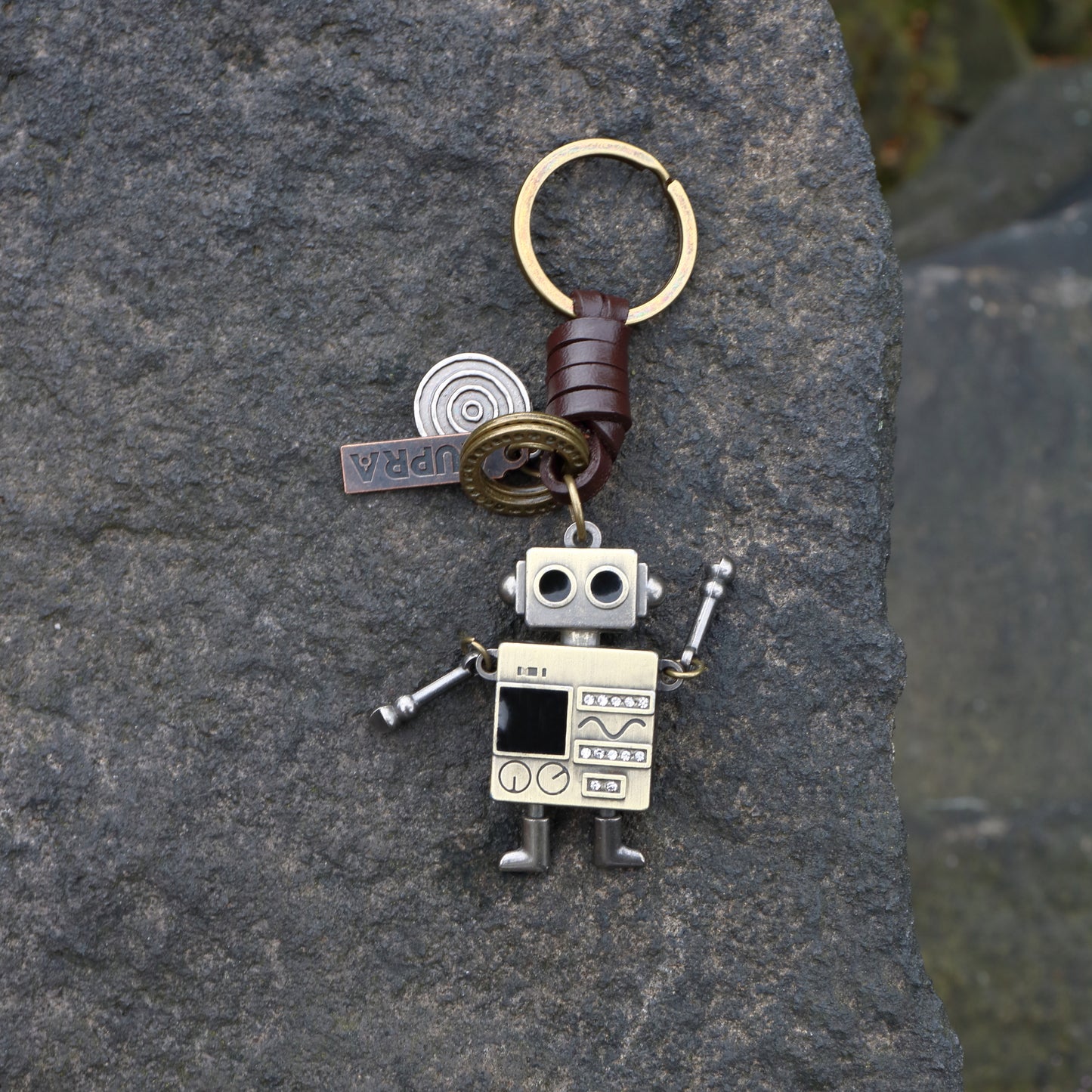 AuPra 3D Radio Robot Keyring – Retro Charm Gift
