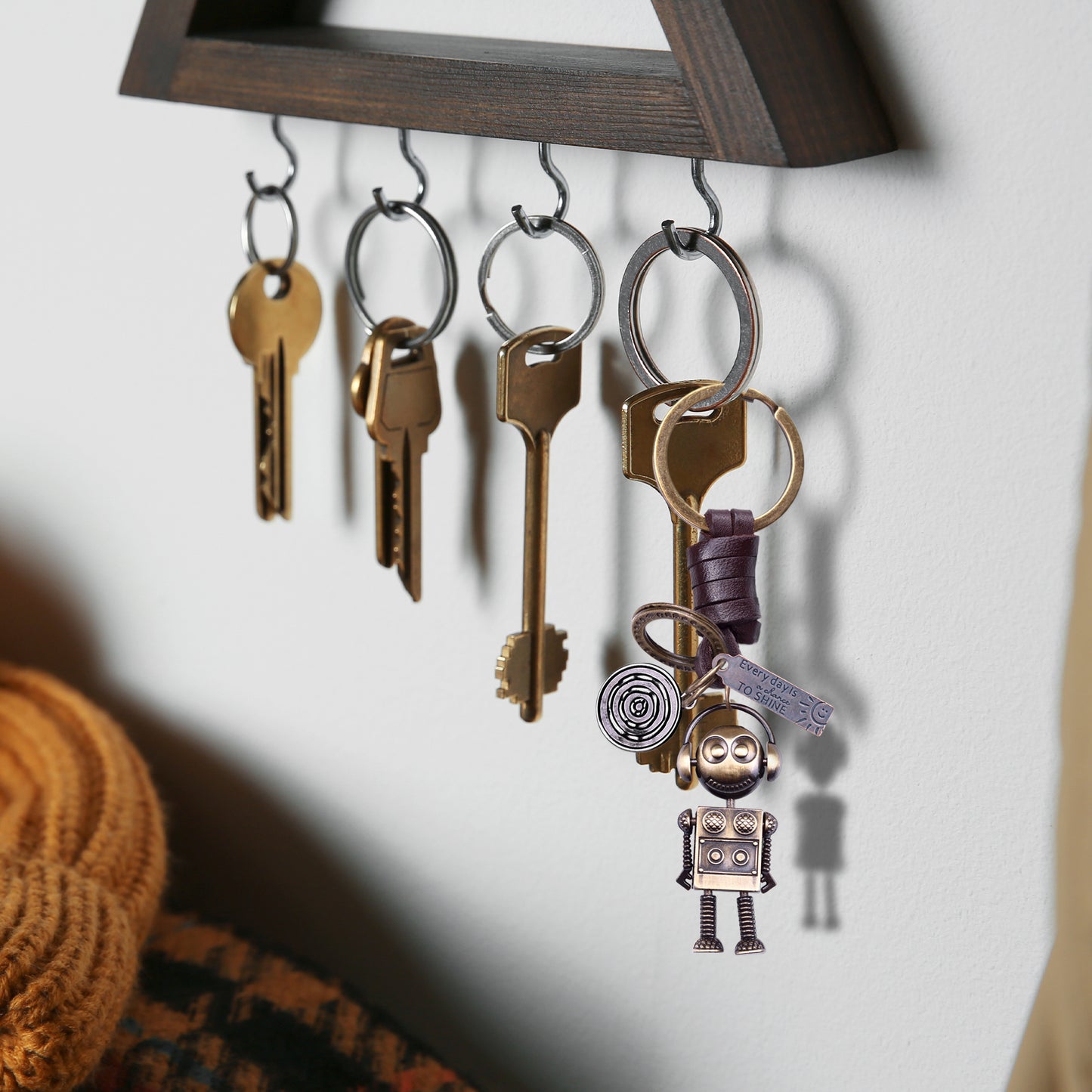 3D Robot Keychain Charm – Handmade Vintage Leather – Funny Gift Keyring