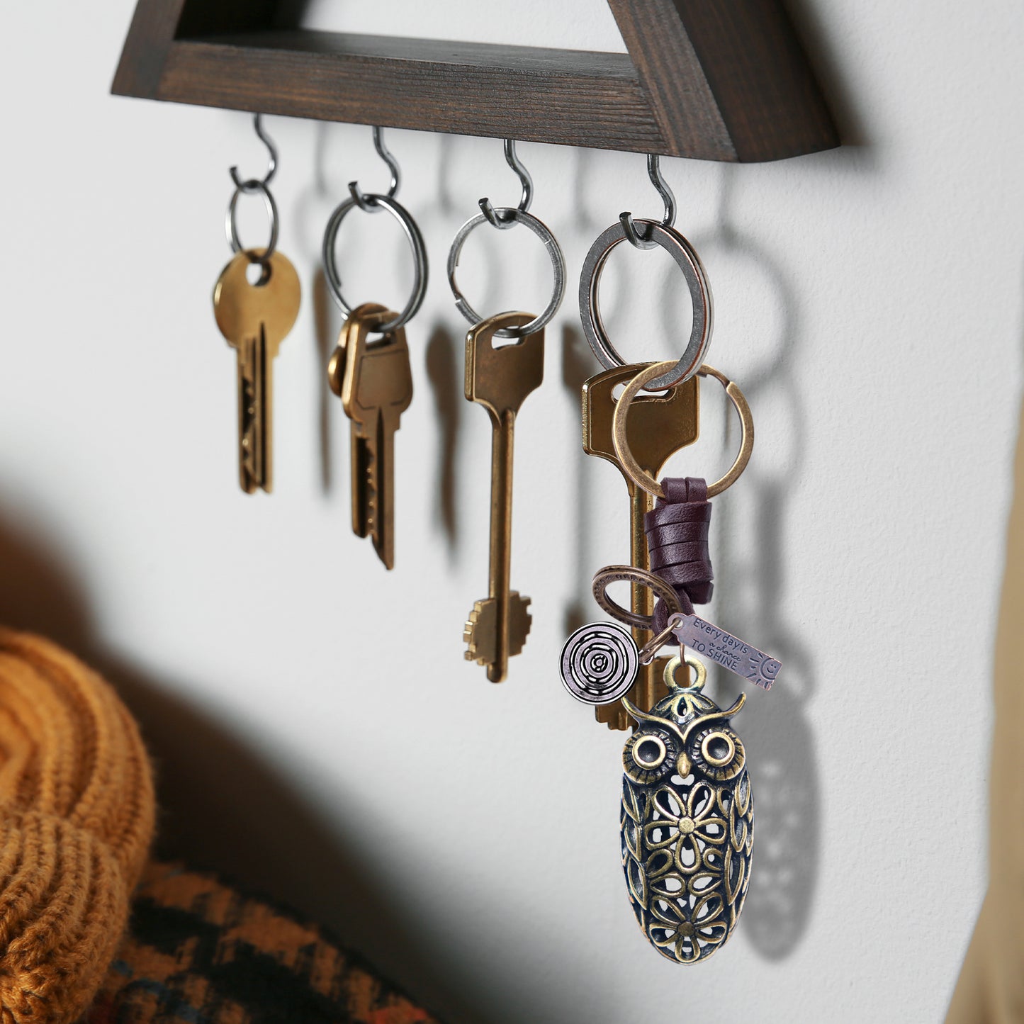AuPra 3D Floral Owl Keyring – Elegant Charm Gift