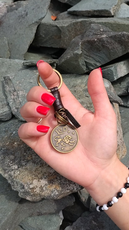 AuPra Leo Keyring – Amber Star Sign Gift